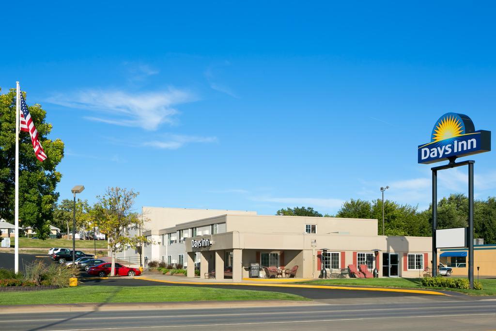 Days Inn By Wyndham Pierre Exterior photo